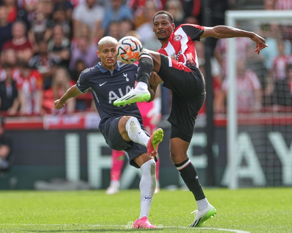 她凭借这项 她凭借这项